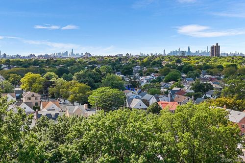 7319 186th St, Fresh Meadows, NY, 11366-1719 | Card Image