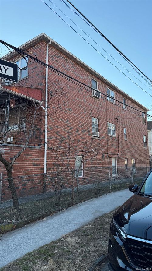 2874 Roberts Ave, Bronx, NY, 10461-4869 | Card Image