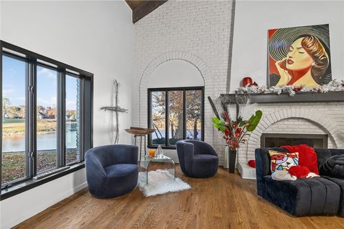 102 Nw Hackberry St, Lee's Summit, MO, 64064-1435 | Card Image