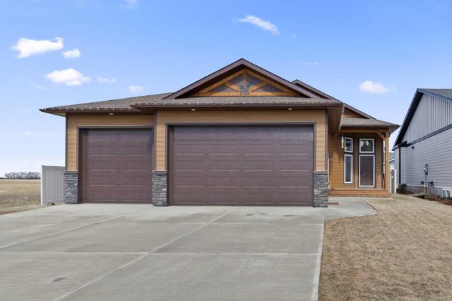 42 Viceroy Crescent, Home with 2 bedrooms, 2 bathrooms and 6 parking in Olds AB | Image 3