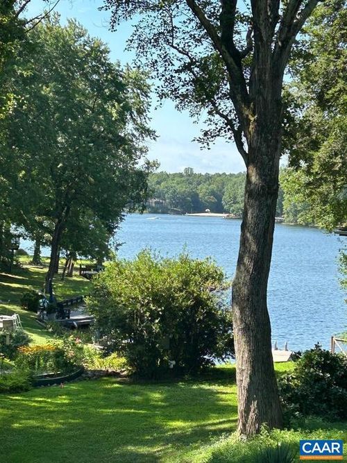 2 Pineknoll Cir, PALMYRA, VA, 22963-3332 | Card Image