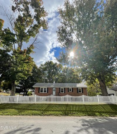 FENCED IN FRONT YARD | Image 3