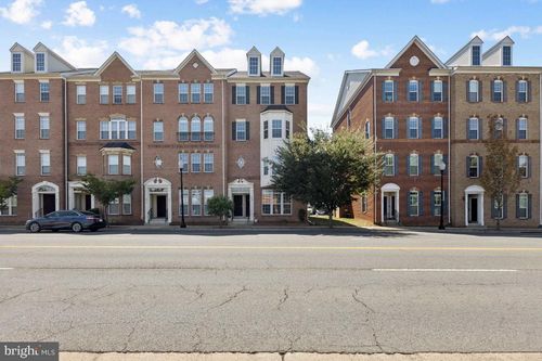 9523 Center St, MANASSAS, VA, 20110-5519 | Card Image