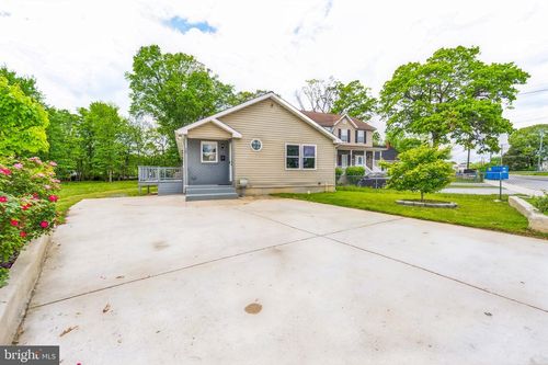 26 Stemmers Run Rd, Essex, MD, 21221-3630 | Card Image