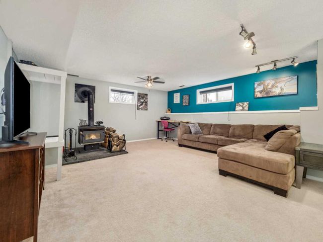 1106 41 Avenue N, Home with 4 bedrooms, 2 bathrooms and 5 parking in Lethbridge AB | Image 24