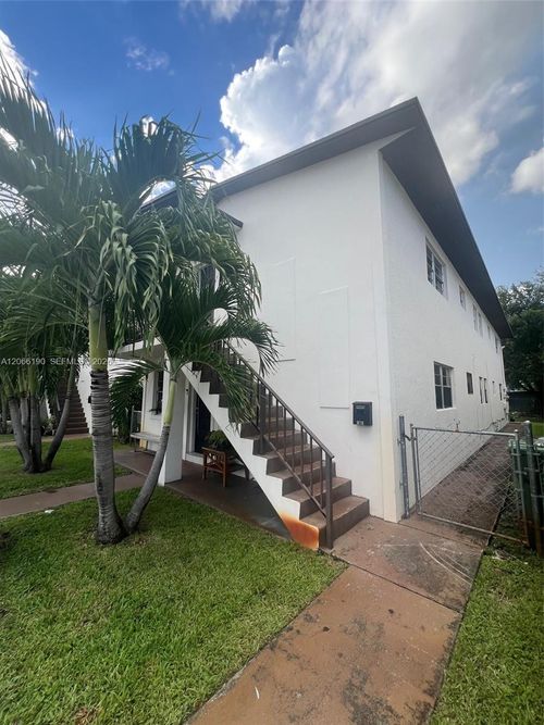 467b-467b E 13th Street, Hialeah, FL, 33010 | Card Image