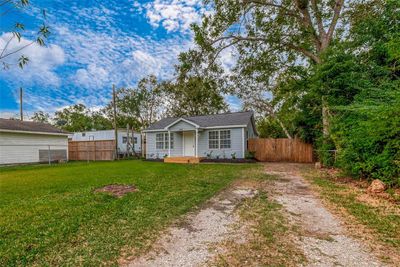 2211 Pessara Street, House other with 3 bedrooms, 2 bathrooms and null parking in La Marque TX | Image 2