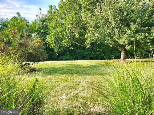 233 Creekside Dr, POTTSTOWN, PA, 19464-2989 | Card Image