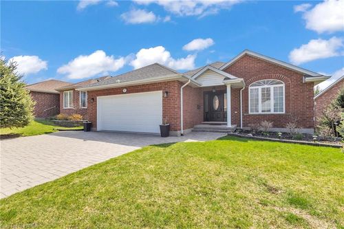 67 Concord St, Fonthill, ON, L0S1E5 | Card Image