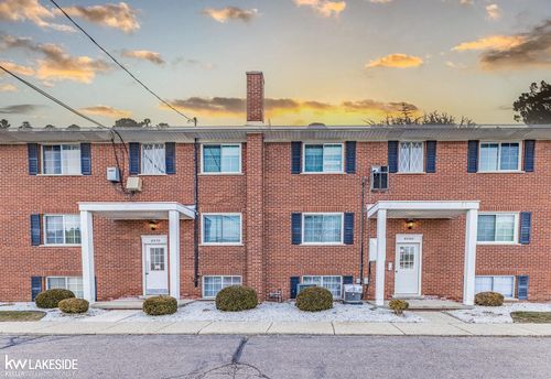 8260 Crestview Dr, Sterling Heights, MI, 48312-6080 | Card Image