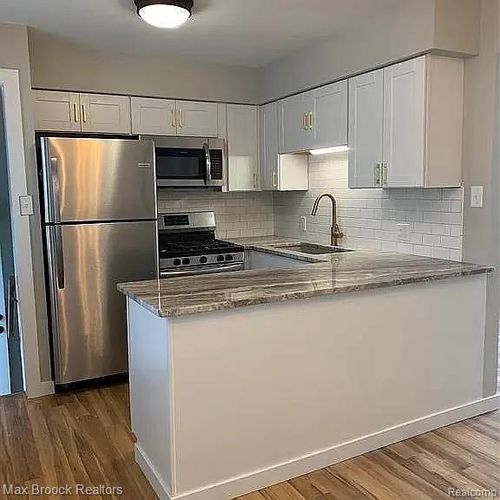 apt-1-252 N Harvey St, Plymouth, MI, 48170-1276 | Card Image