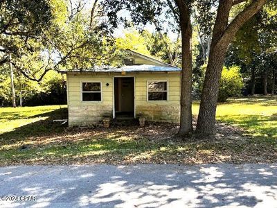 581 7th Street, House other with 3 bedrooms, 1 bathrooms and null parking in Chipley FL | Image 2