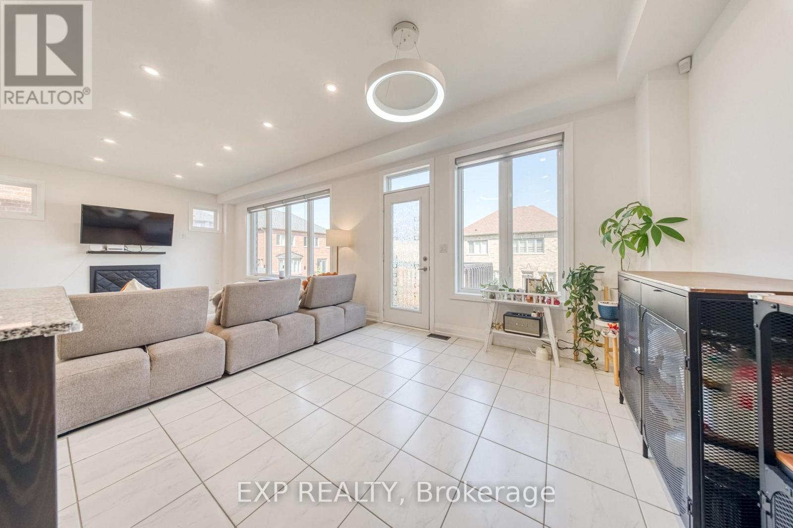Residential in East Gwillimbury (Holland Landing)