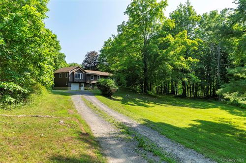 71 W Pine Rd, Staatsburg, NY, 12580-5405 | Card Image