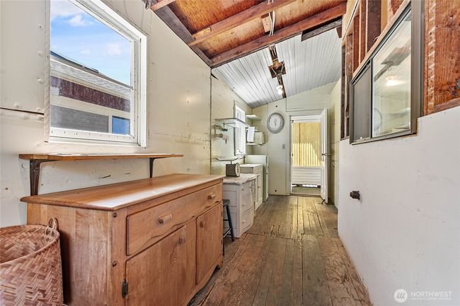 Inside the enclosed porch, you can access the front, back and inside of the house. | Image 32