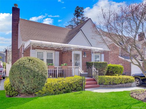 80 Wellington Rd S, West Hempstead, NY, 11552-1012 | Card Image