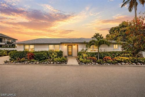 549 94th Ave N, Naples, FL, 34108-2956 | Card Image