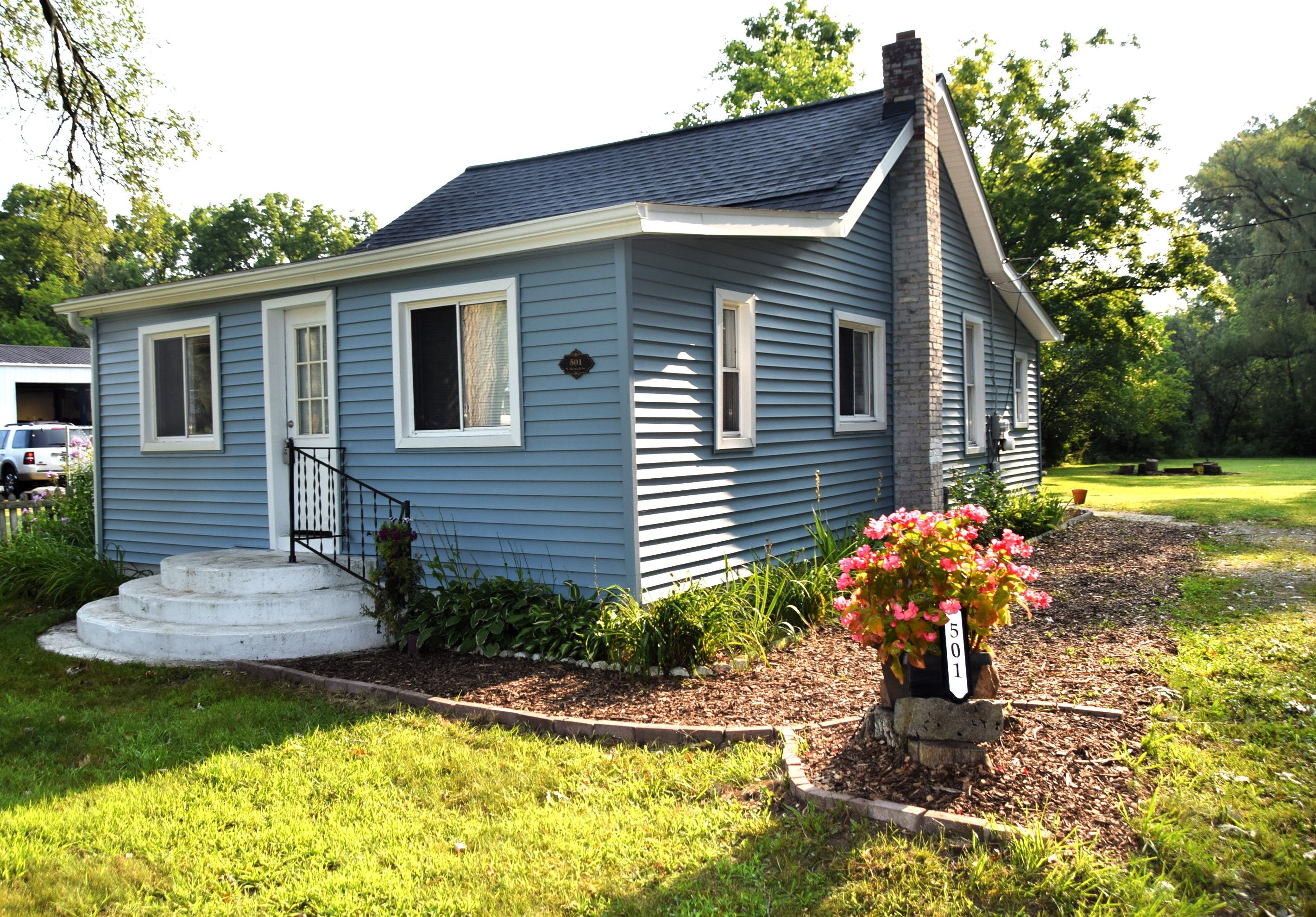 Howell St, Pinckney, MI 48169