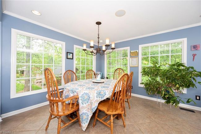 Breakfast area / sunrm | Image 16