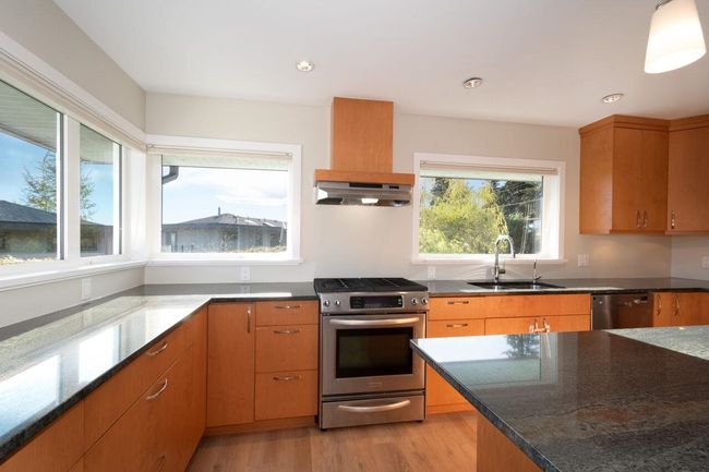 455 Hermosa Avenue, House other with 4 bedrooms, 3 bathrooms and 3 parking in North Vancouver BC | Image 12