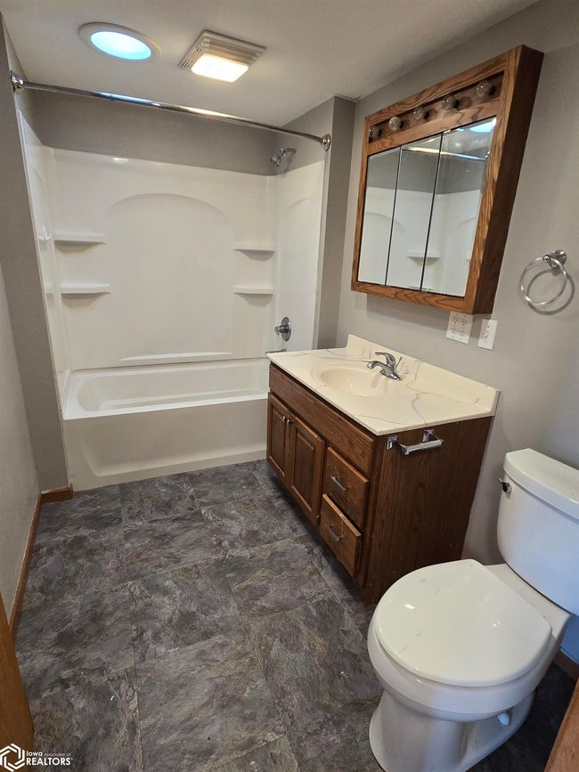 1110 Elm St, House other with 5 bedrooms, 2 bathrooms and null parking in Webster City IA | Image 12
