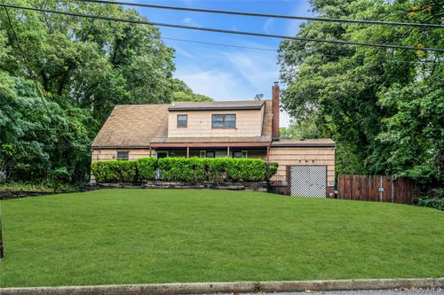 769 Meadow Rd, Smithtown, NY, 11787-1621 | Card Image