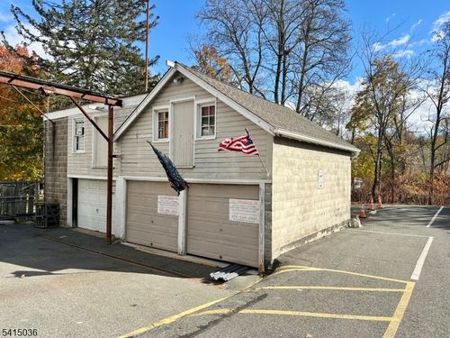 11 Park Pl, Verona, NJ, 07044-1901 | Card Image