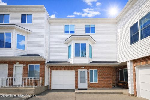 32 Amanda Ct, Staten Island, NY, 10312-6651 | Card Image