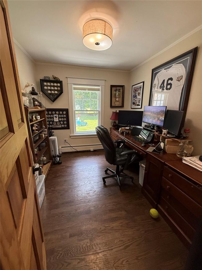 Enjoy this quiet office for work or hobbies. | Image 12