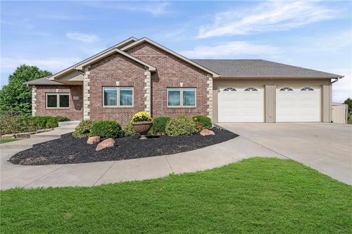 16678 Evans Rd, Basehor, KS, 66007-7187 | Card Image