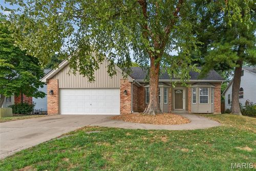 303 Laurel Lea Dr, Saint Peters, MO, 63376-5313 | Card Image