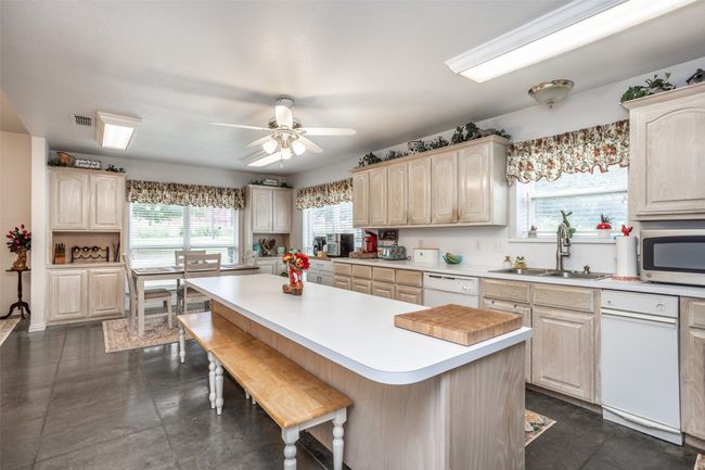 8770 Rector Rd, House other with 4 bedrooms, 4 bathrooms and null parking in Sanger TX | Image 14