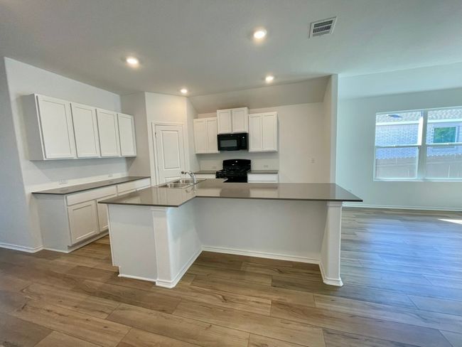 2233 Four Waters Loop, House other with 4 bedrooms, 3 bathrooms and 4 parking in Georgetown TX | Image 6