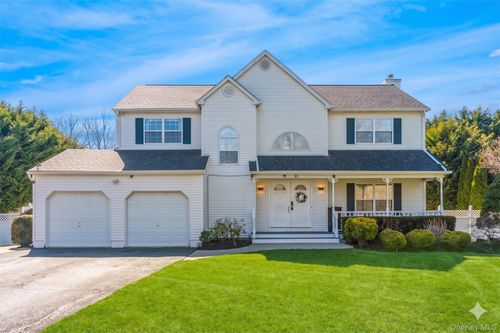 21 Tollgate Dr, East Northport, NY, 11731-5423 | Card Image