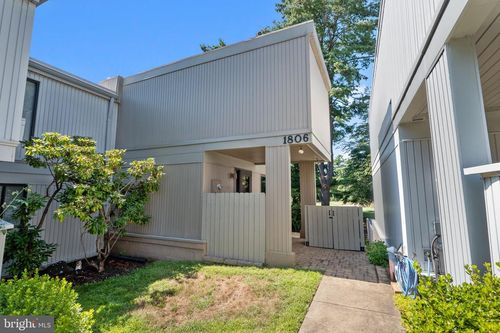 1806 N Shore Ct, RESTON, VA, 20190-4826 | Card Image