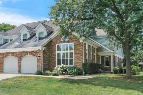 105 Willow Pkwy, Buffalo Grove, IL, 60089-6608 | Card Image