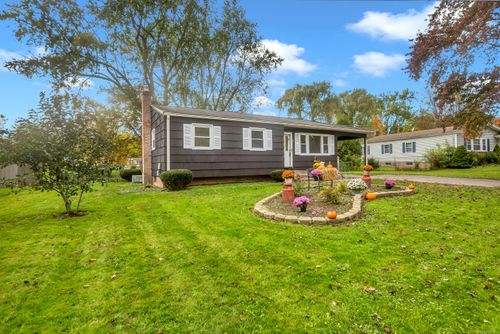 29 Chester Dr, Windsor Locks, CT, 06096-1215 | Card Image