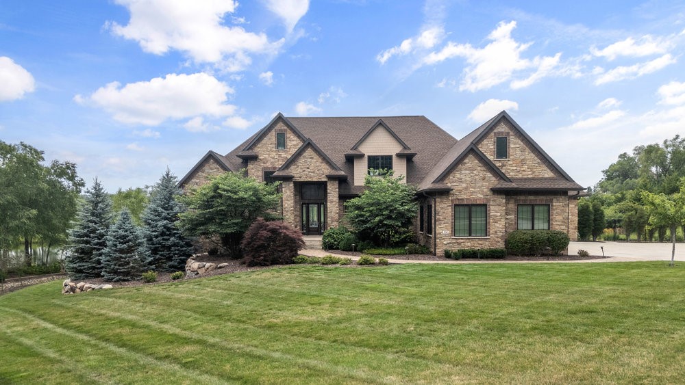Glen Oaks Dr, West Des Moines, IA 50266