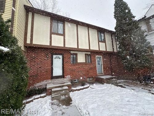 8524 Hickory Dr, Sterling Heights, MI, 48312-4714 | Card Image