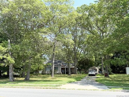 1101 Broadway Ave, Holbrook, NY, 11741-5403 | Card Image