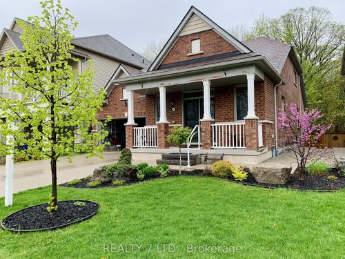 8541 Sweet Chestnut Dr, Niagara Falls, ON, L2H0N1 | Card Image