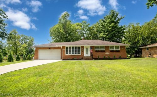 8200 Briarwood Dr, Broadview Heights, OH, 44147-1011 | Card Image