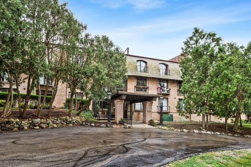 309-600 W Russell St, Barrington, IL, 60010-4164 | Card Image