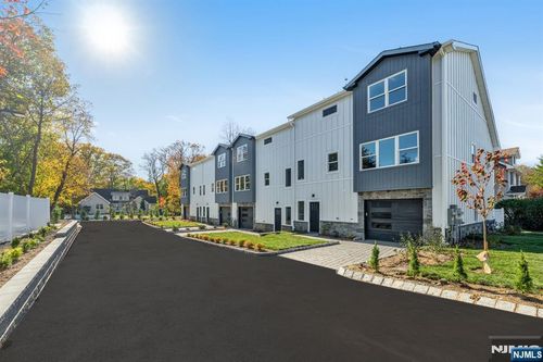 92 W Main St, Ramsey, NJ, 07446-1844 | Card Image