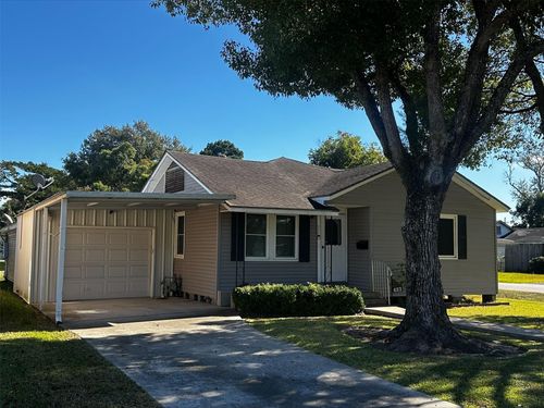 423 Newton St, West Orange, TX, 77630-6157 | Card Image