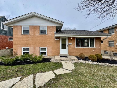3260 Blueacres Dr, Colerain Twp, OH, 45239-6176 | Card Image