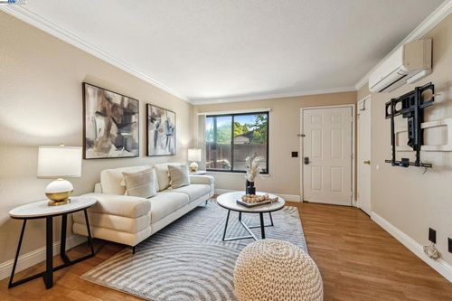 213 Ladera Plz, Union City, CA, 94587-3733 | Card Image