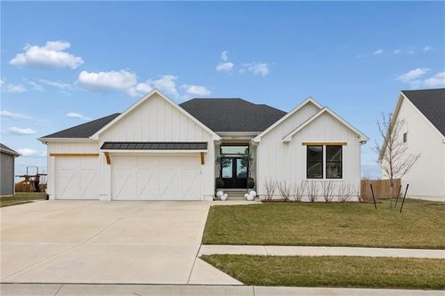 32247 W 165th St, Gardner, KS, 66030-7835 | Card Image