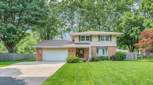 20 Park Dr, Villa Grove, IL, 61956-1637 | Card Image