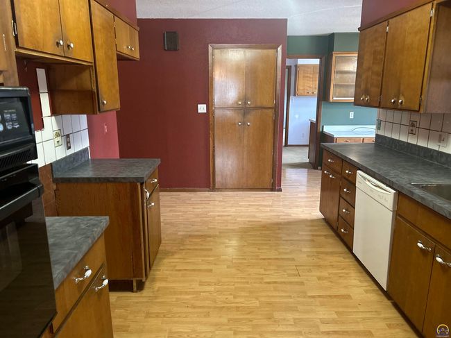 718 S 9 Th St, House other with 4 bedrooms, 2 bathrooms and null parking in Osage City KS | Image 6